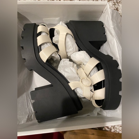 Abound Lug Chunky Sandals - Picture 5 of 9